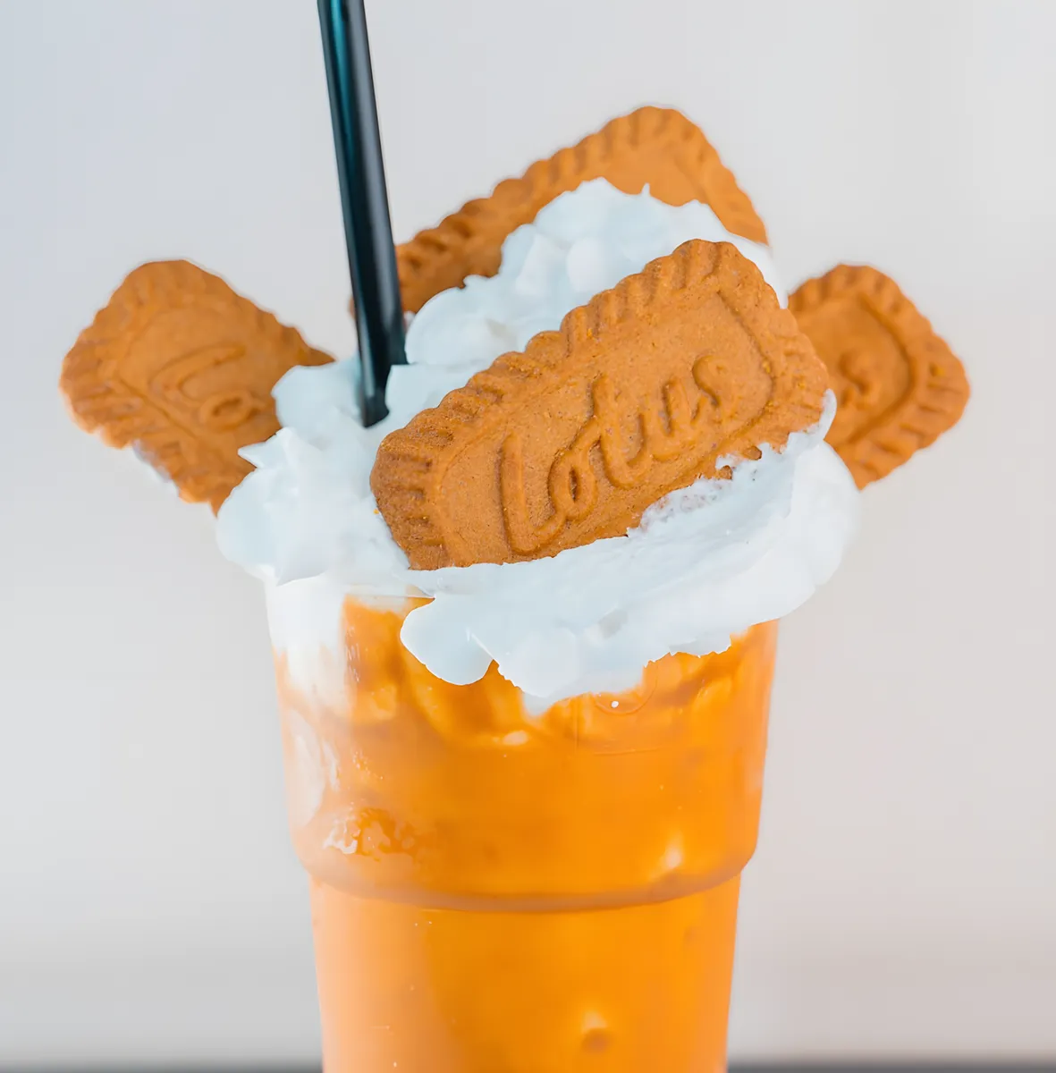 Milkshake Lotus con panna e biscotti